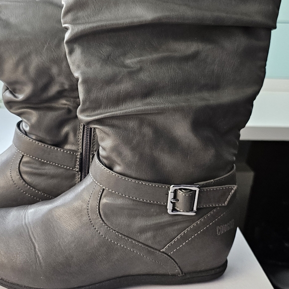 Women's Winter boots Sz9 - Picture 2 of 6